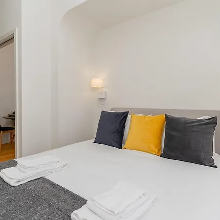 Charming • * Oporto