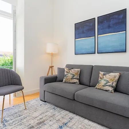 Apartment Charming • *